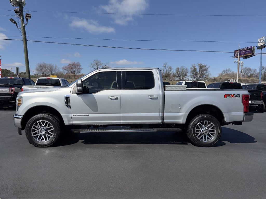 Photo 4 of this FORD F250 LARIAT