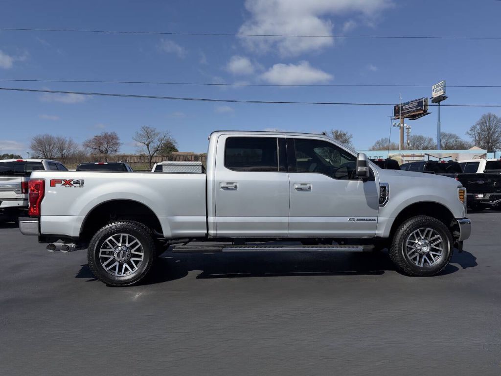 Photo 5 of this FORD F250 LARIAT