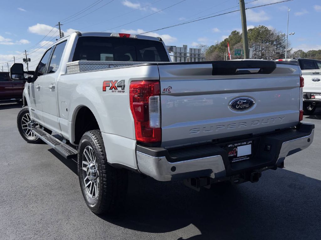 Photo 6 of this FORD F250 LARIAT