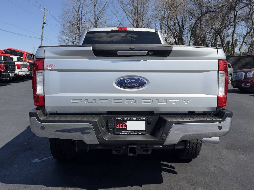Photo 7 of this FORD F250 LARIAT