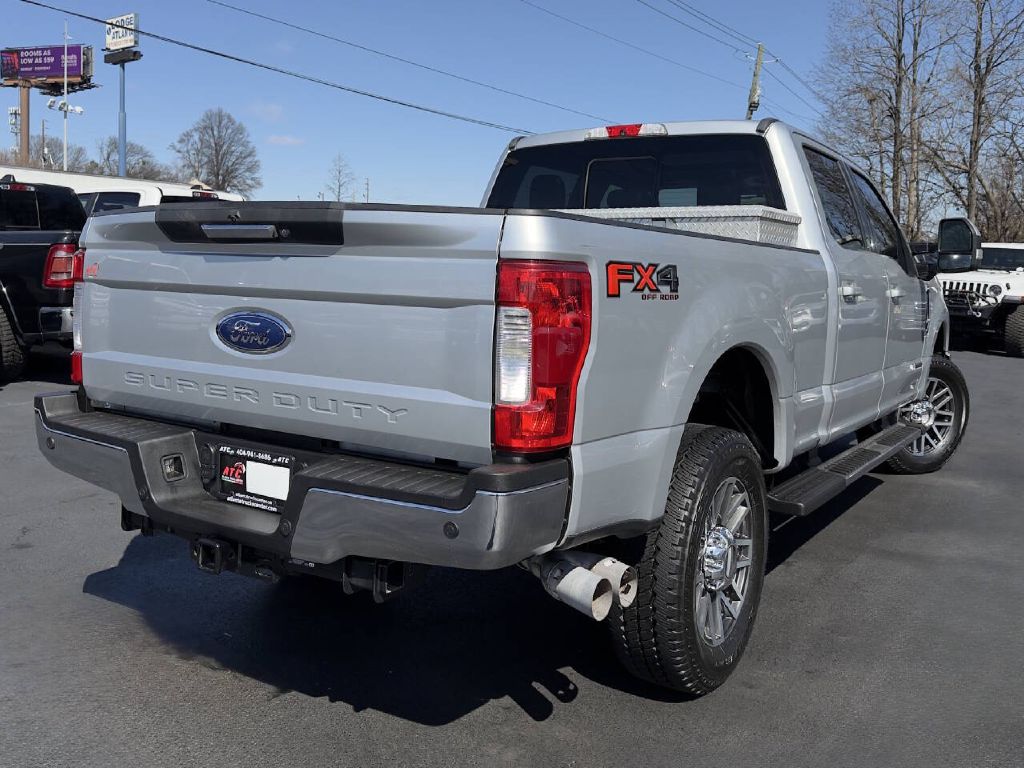 Photo 8 of this FORD F250 LARIAT