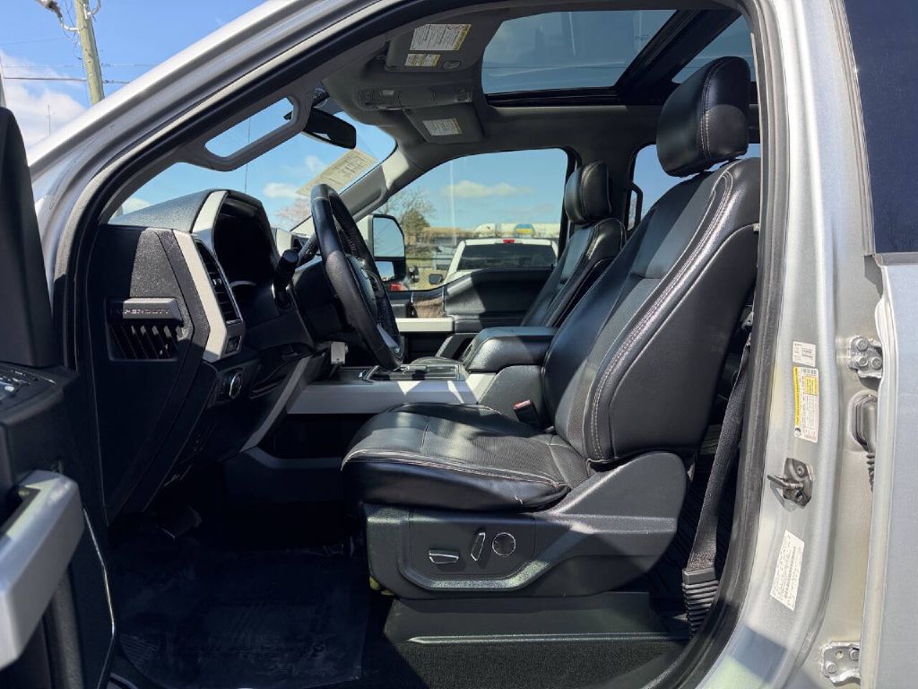 Photo 9 of this FORD F250 LARIAT