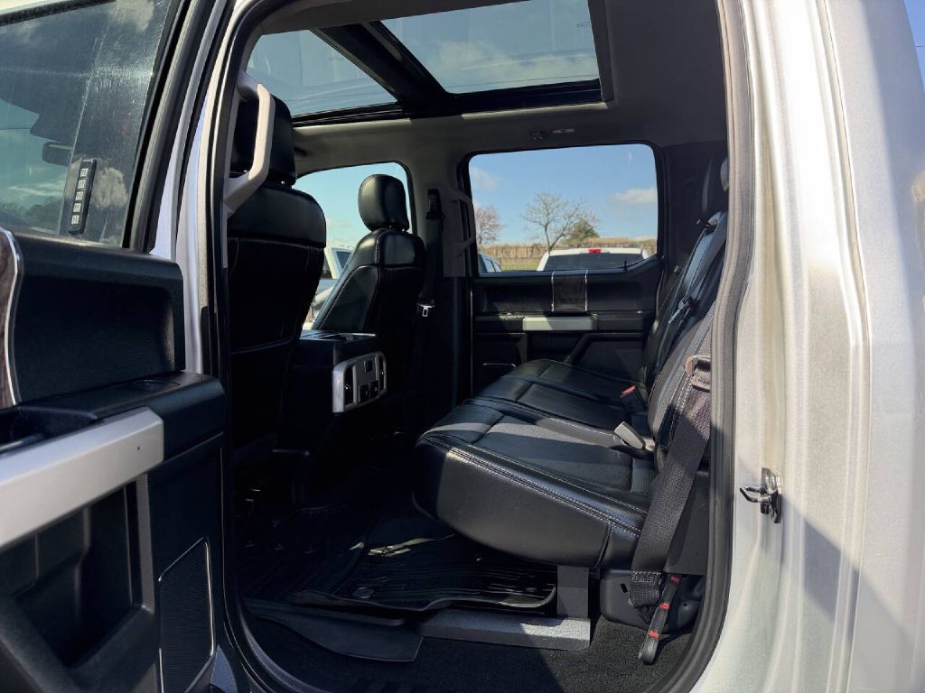 Photo 10 of this FORD F250 LARIAT