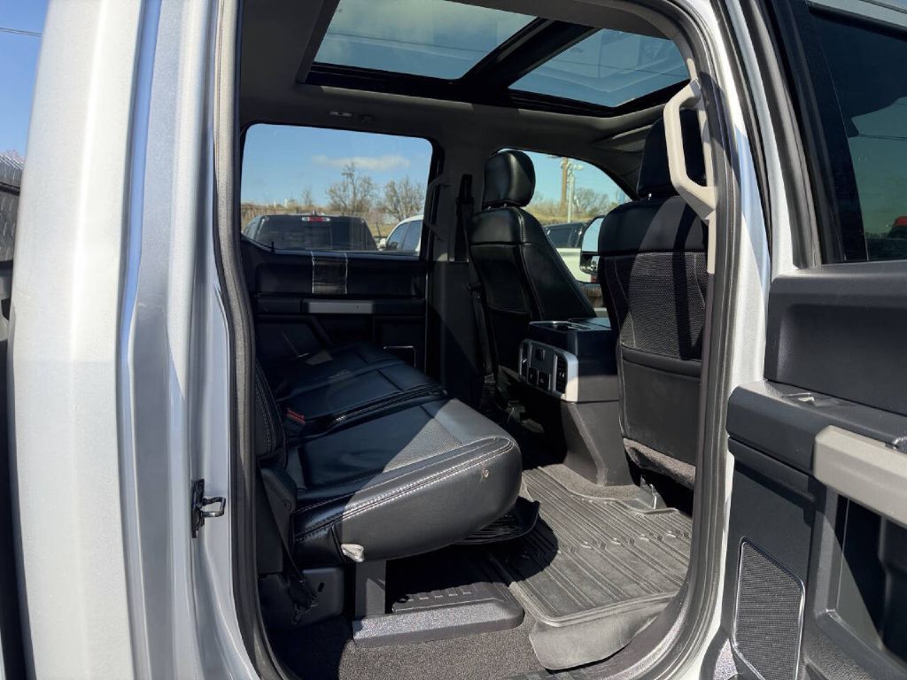 Photo 12 of this FORD F250 LARIAT