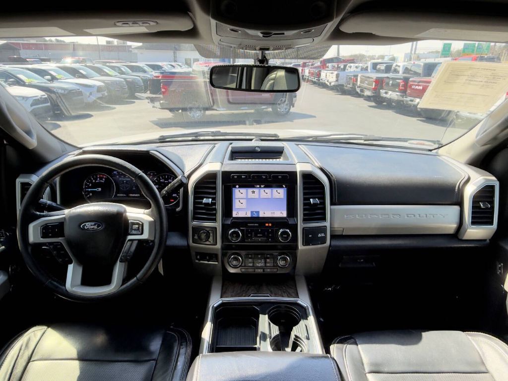 Photo 13 of this FORD F250 LARIAT