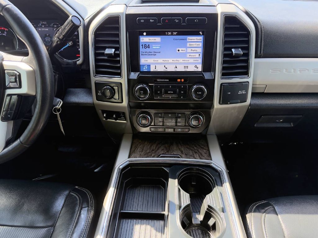 Photo 15 of this FORD F250 LARIAT