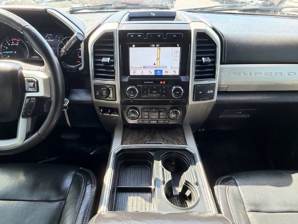 Photo 16 of this FORD F250 LARIAT