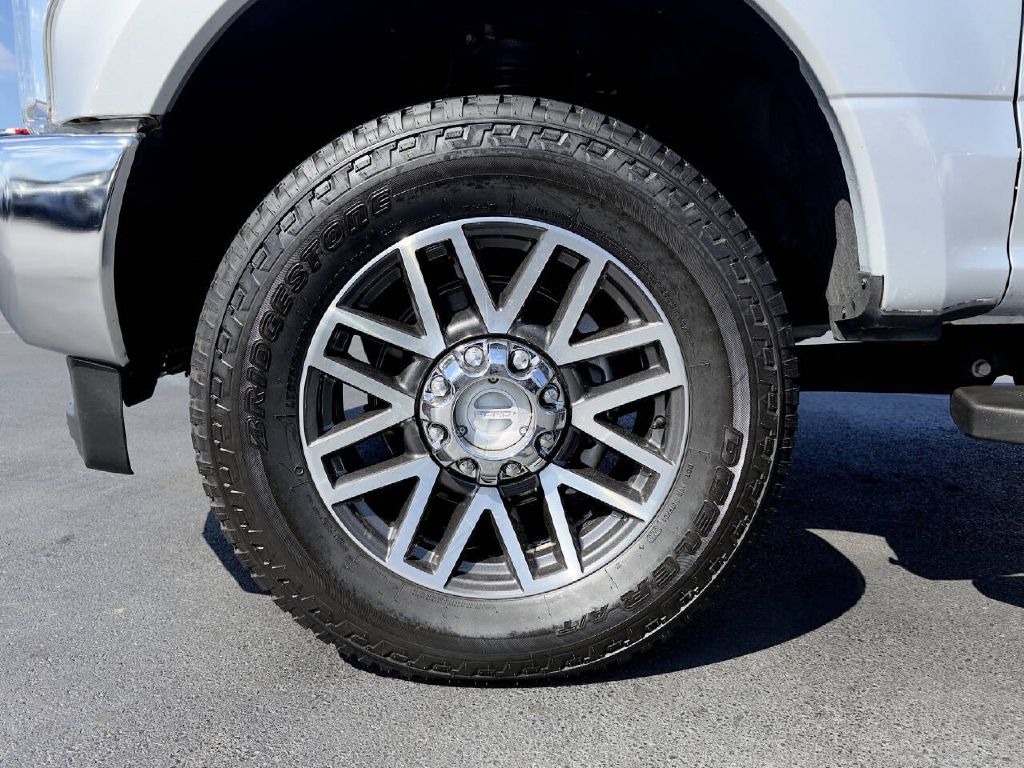 Photo 18 of this FORD F250 LARIAT