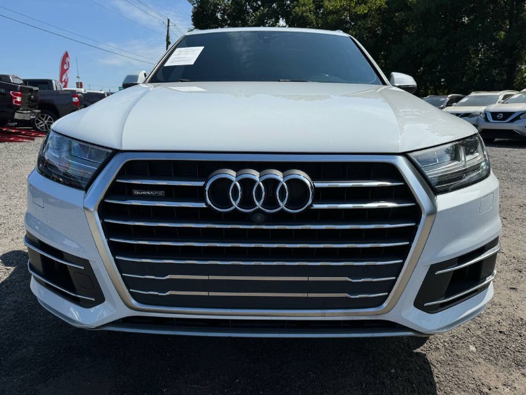 Photo 2 of this AUDI Q7