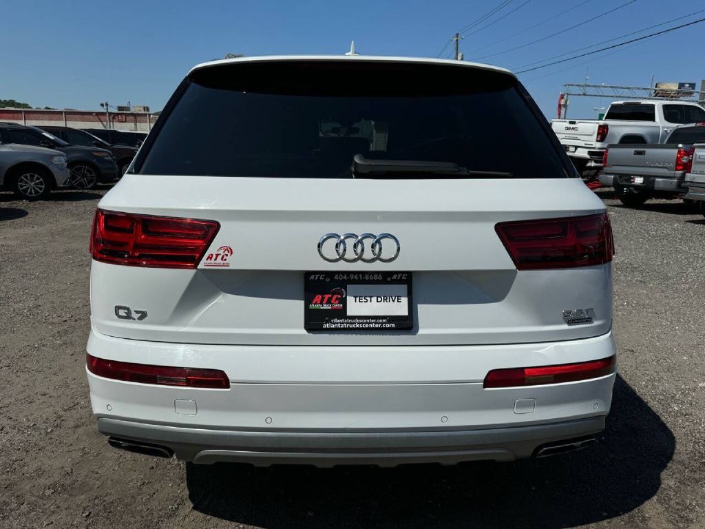 Photo 3 of this AUDI Q7