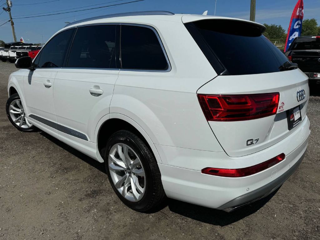 Photo 6 of this AUDI Q7