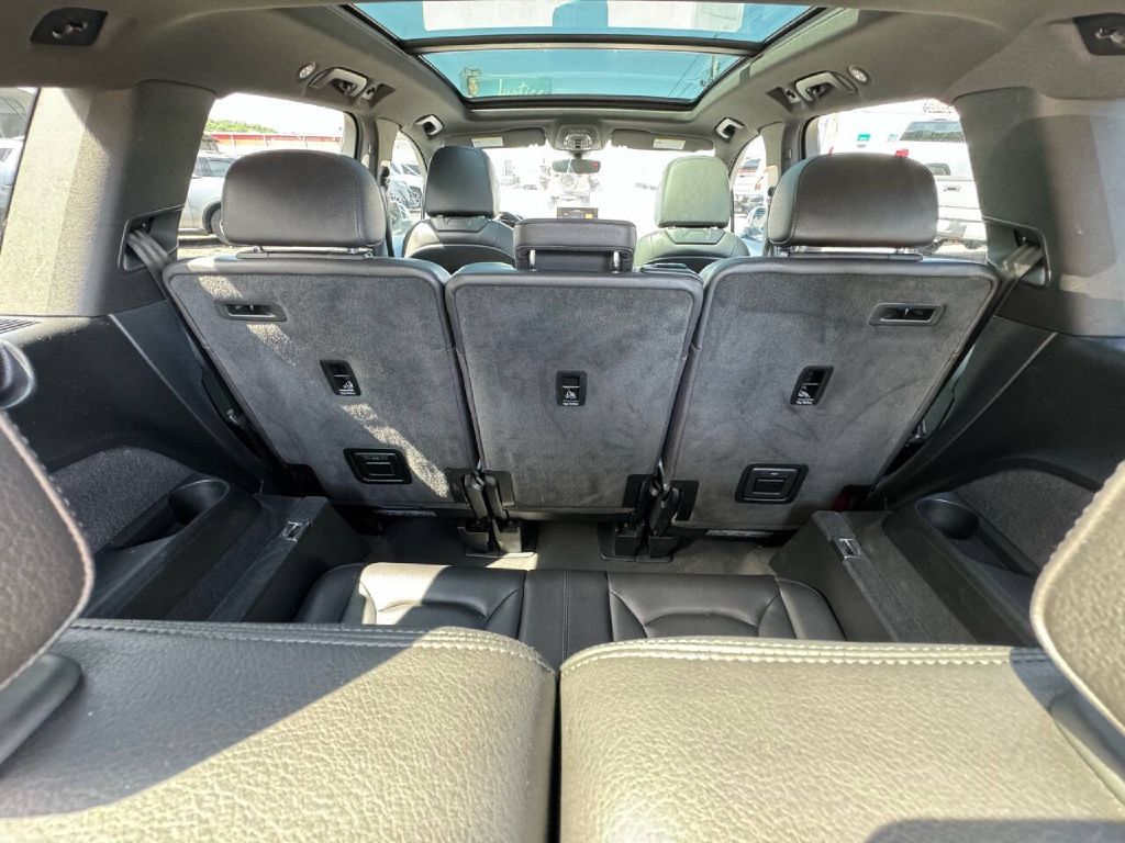 Photo 10 of this AUDI Q7