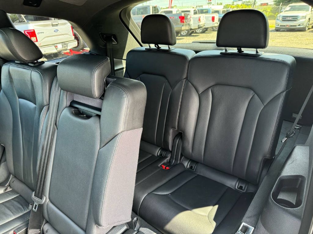 Photo 13 of this AUDI Q7