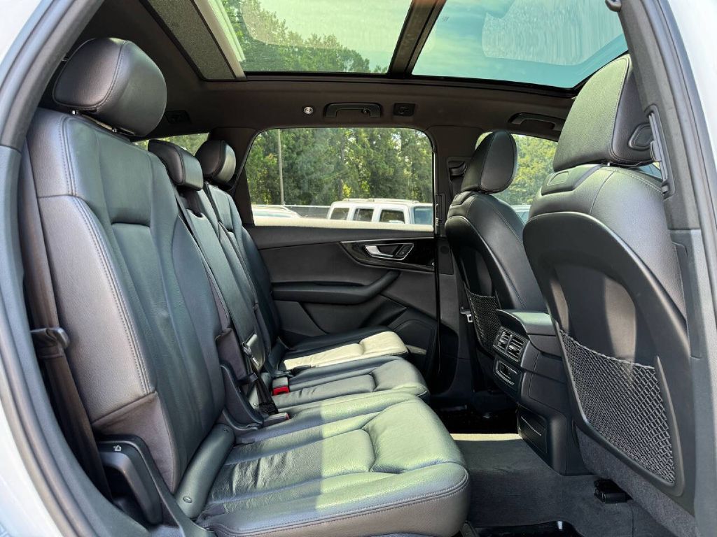 Photo 16 of this AUDI Q7