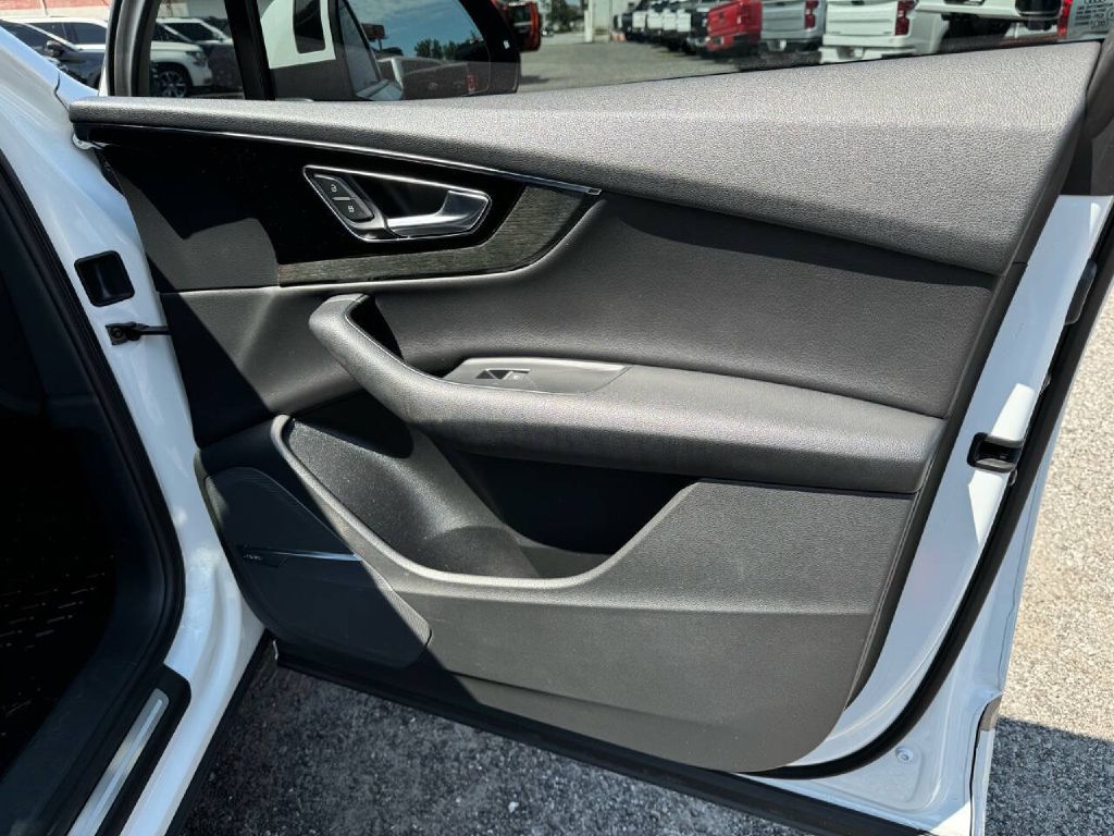 Photo 23 of this AUDI Q7