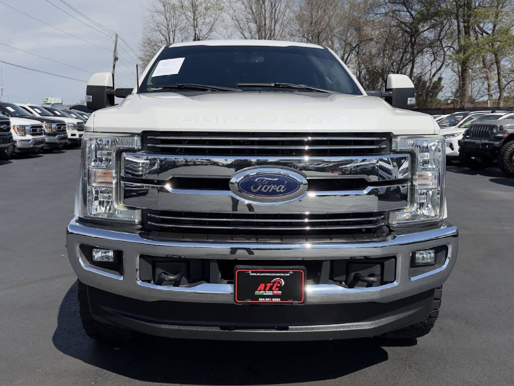Photo 2 of this FORD F250 LARIAT