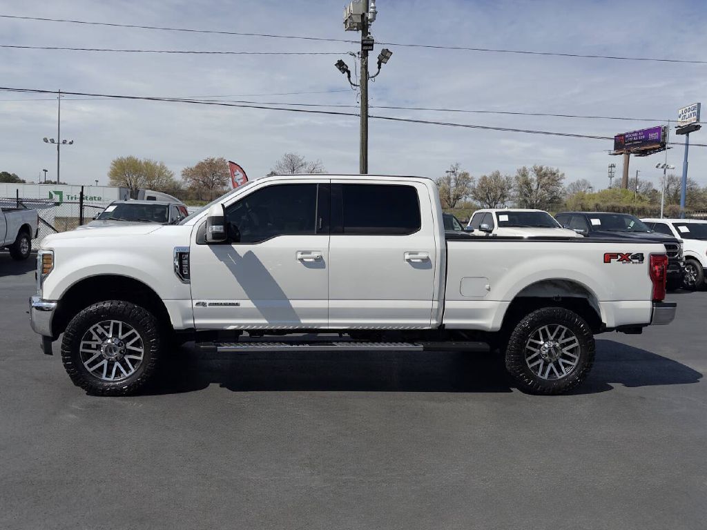 Photo 4 of this FORD F250 LARIAT