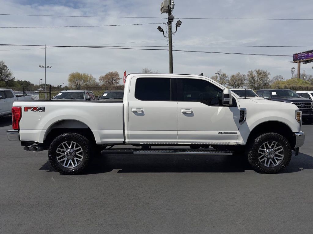 Photo 5 of this FORD F250 LARIAT