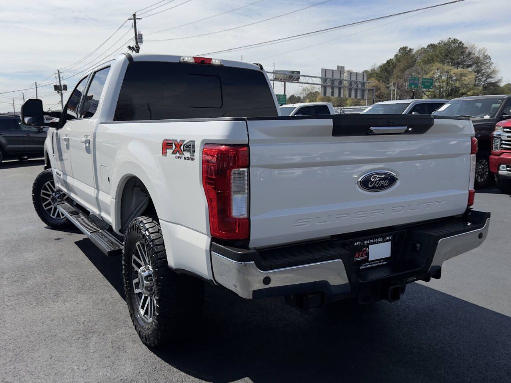 Photo 6 of this FORD F250 LARIAT