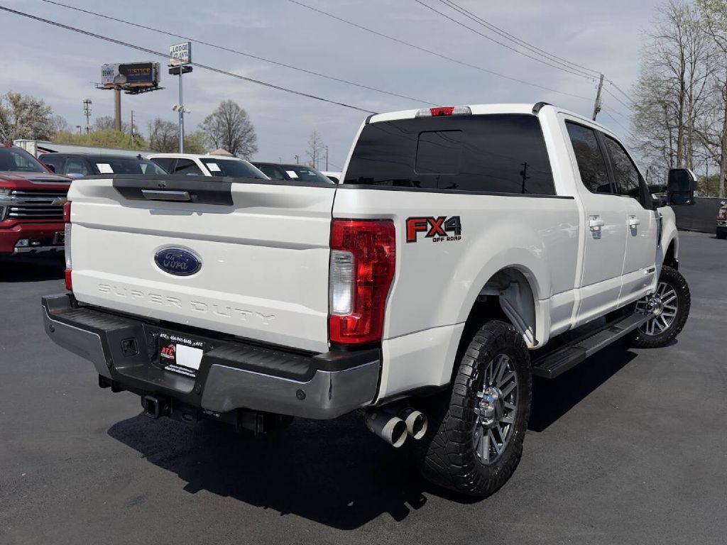 Photo 8 of this FORD F250 LARIAT