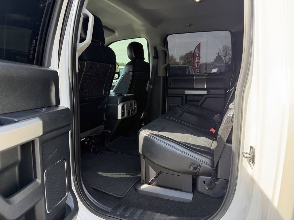 Photo 10 of this FORD F250 LARIAT