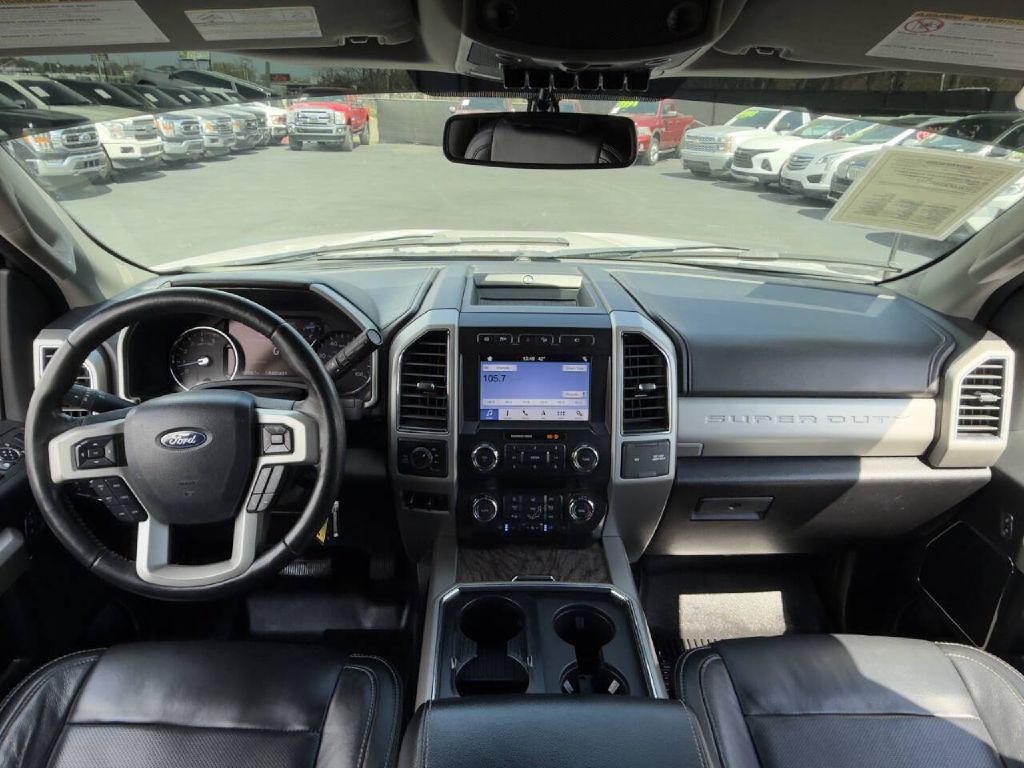 Photo 13 of this FORD F250 LARIAT