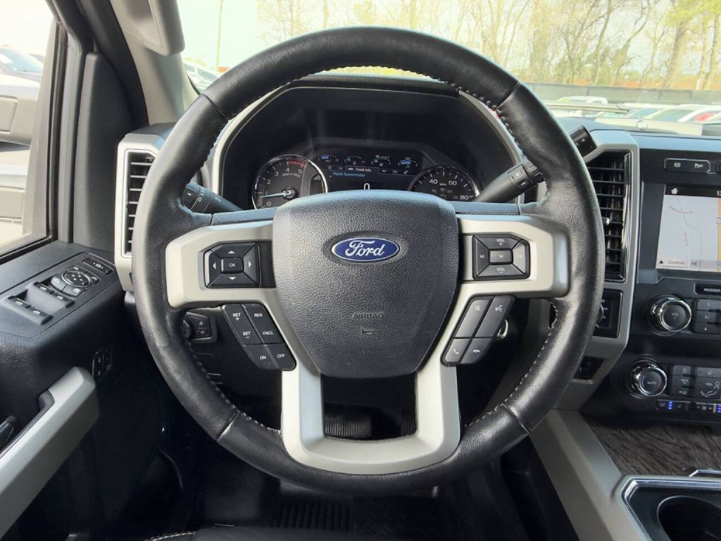 Photo 16 of this FORD F250 LARIAT
