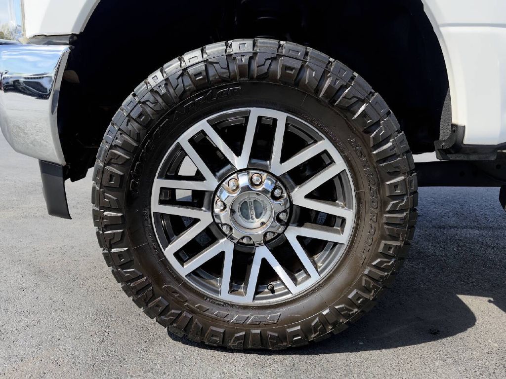 Photo 22 of this FORD F250 LARIAT