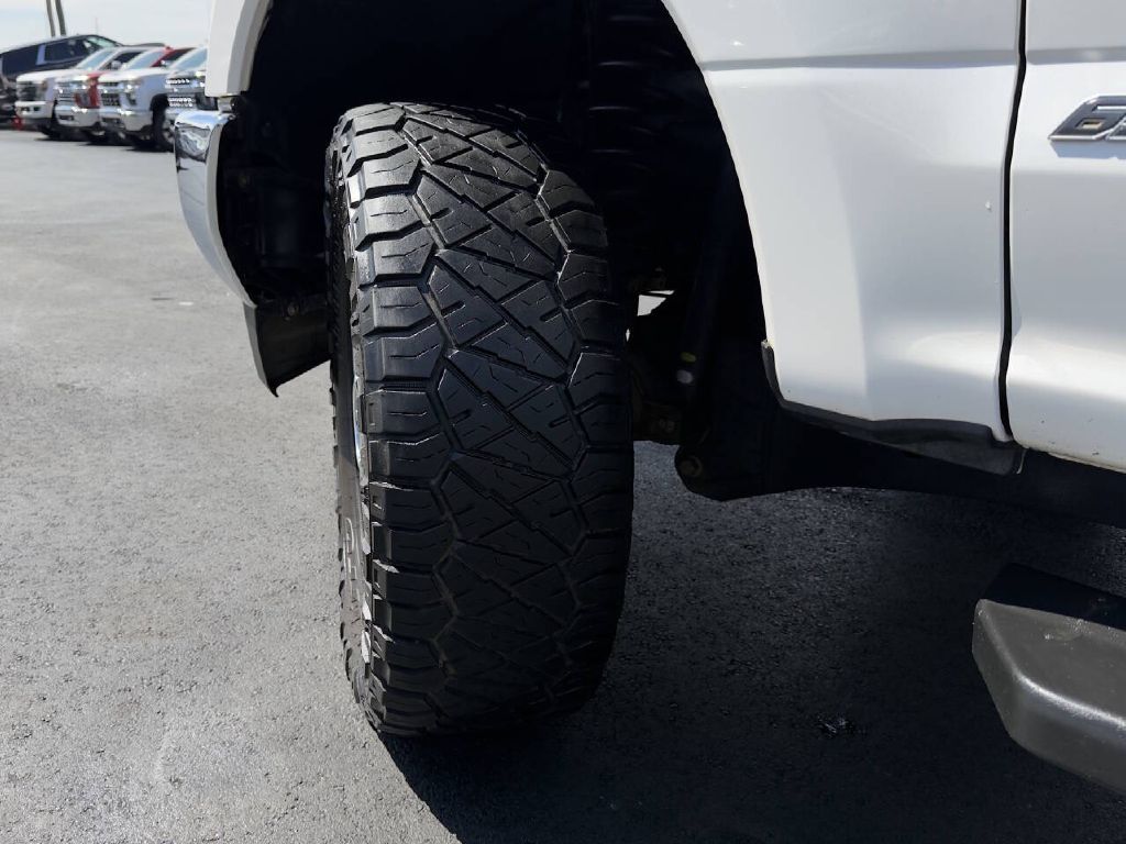 Photo 23 of this FORD F250 LARIAT