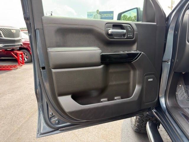 Photo 21 of this GMC SIERRA