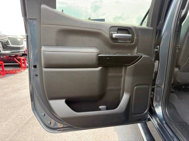 Photo 23 of this GMC SIERRA
