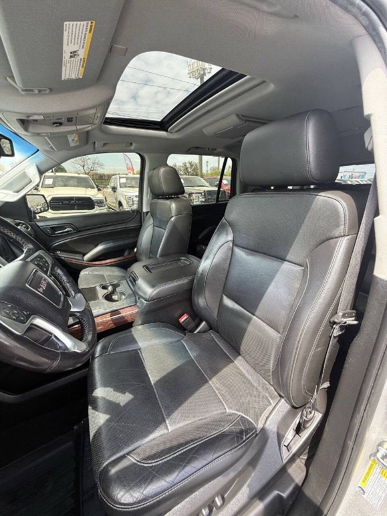 Photo 8 of this GMC YUKON