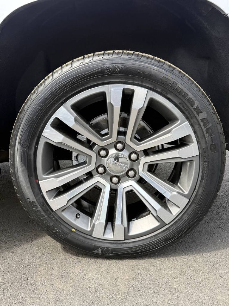 Photo 13 of this GMC YUKON