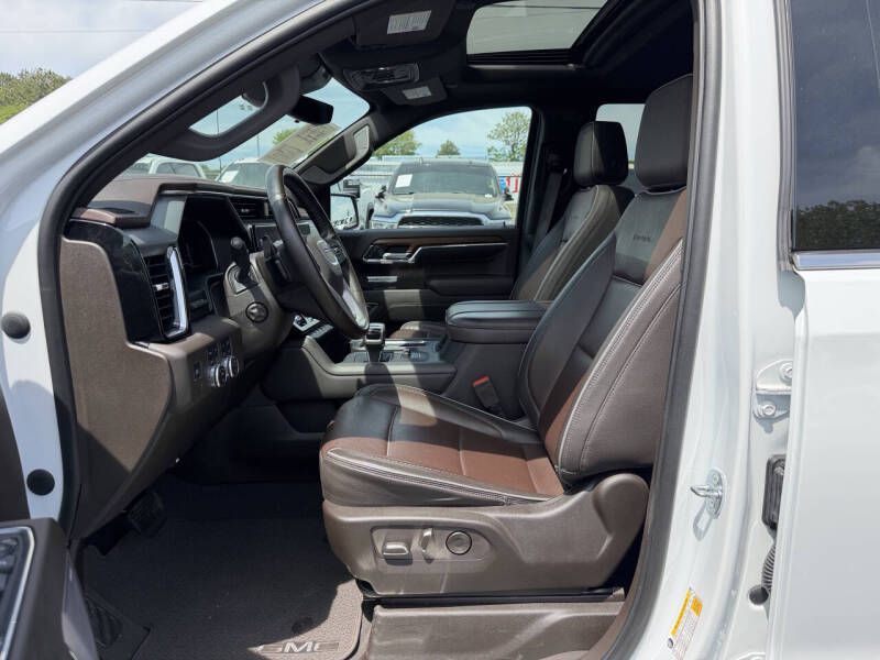 Photo 9 of this GMC SIERRA