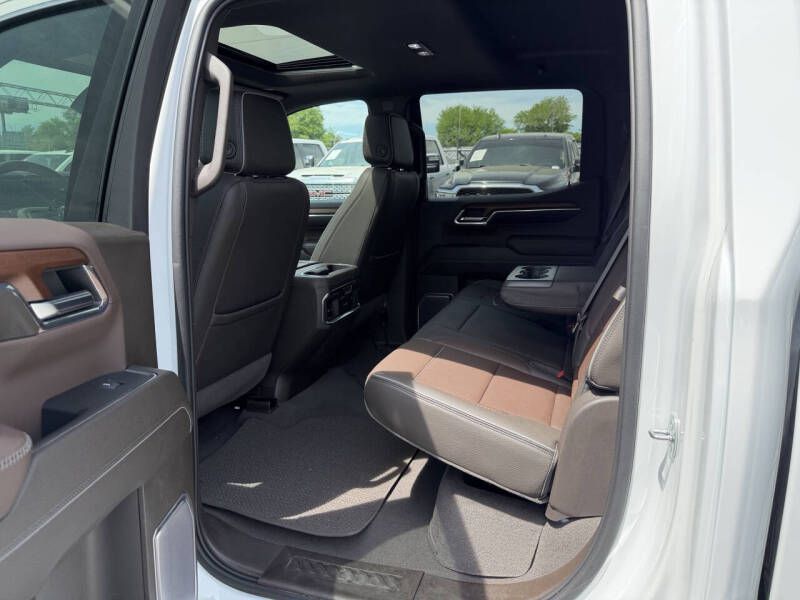 Photo 10 of this GMC SIERRA