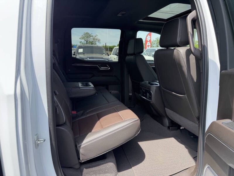 Photo 12 of this GMC SIERRA