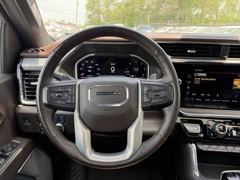 Photo 16 of this GMC SIERRA