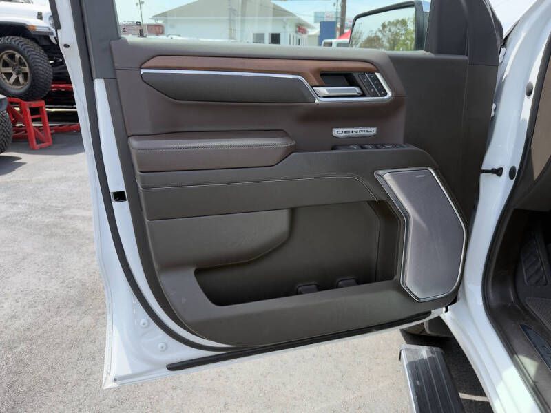 Photo 18 of this GMC SIERRA