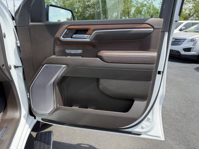 Photo 20 of this GMC SIERRA
