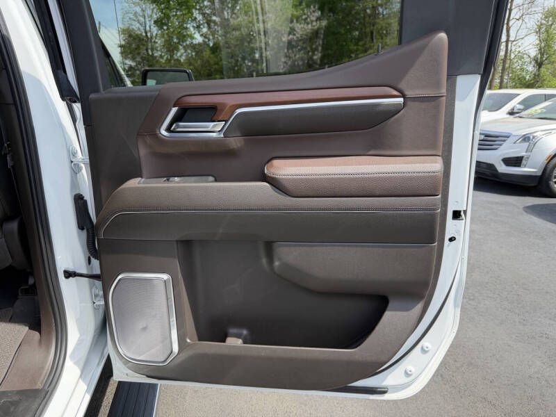 Photo 21 of this GMC SIERRA