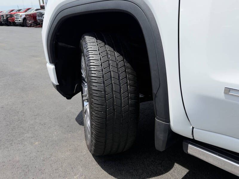 Photo 23 of this GMC SIERRA