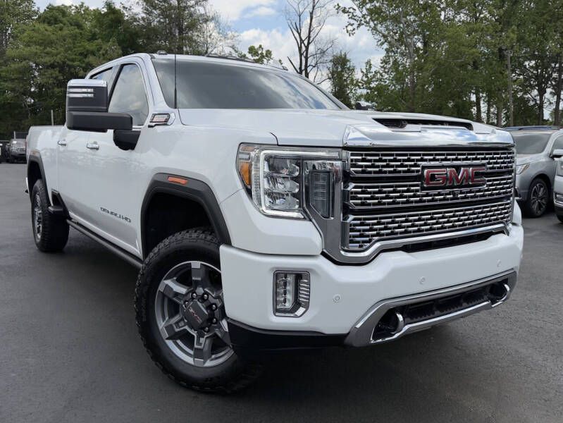 Photo 2 of this GMC SIERRA DENALI