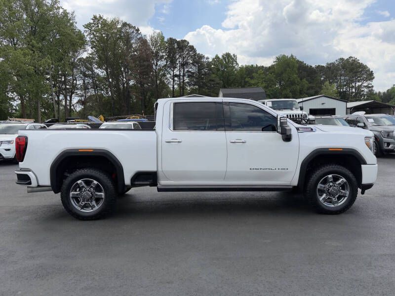 Photo 4 of this GMC SIERRA DENALI