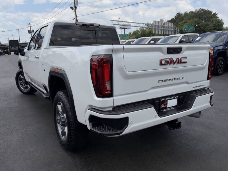 Photo 5 of this GMC SIERRA DENALI