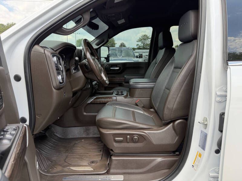 Photo 8 of this GMC SIERRA DENALI