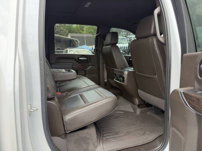 Photo 11 of this GMC SIERRA DENALI