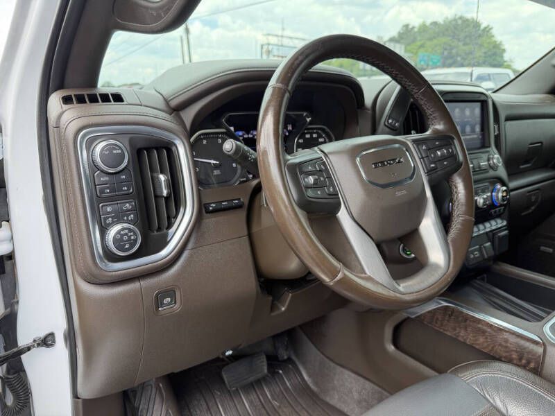 Photo 12 of this GMC SIERRA DENALI