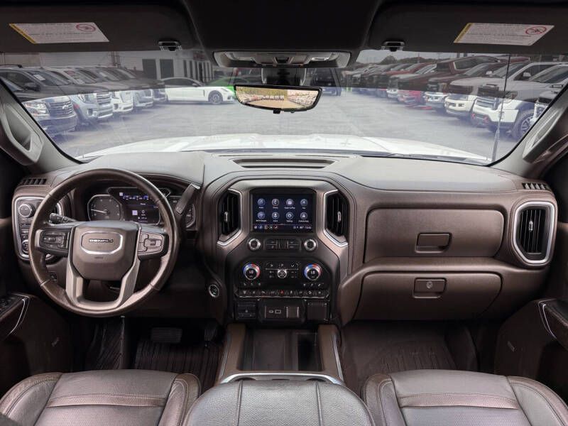 Photo 13 of this GMC SIERRA DENALI