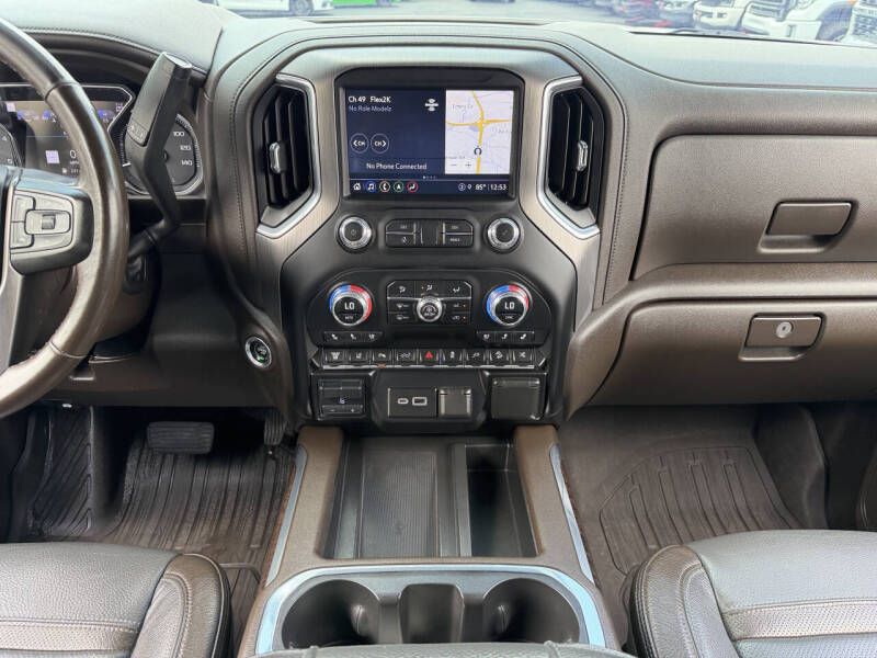 Photo 15 of this GMC SIERRA DENALI