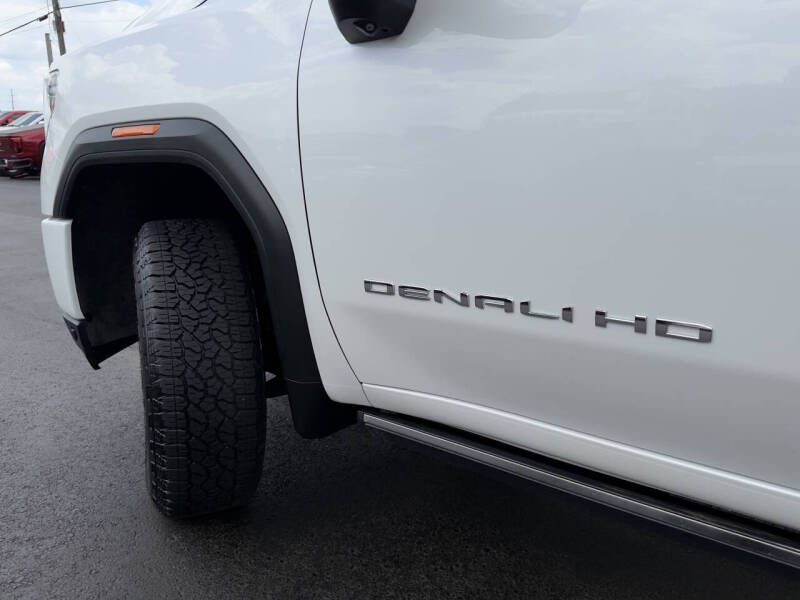 Photo 23 of this GMC SIERRA DENALI